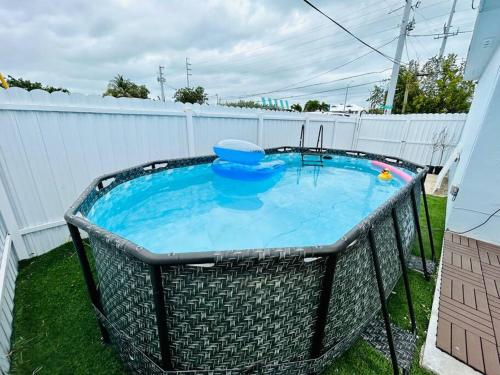 Piscina a Newly renovated and cozy home in the Florida Keys o a prop