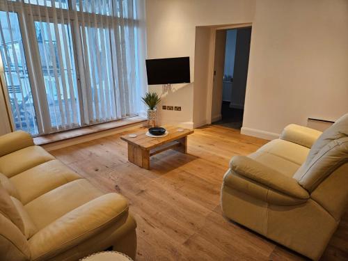 a living room with two couches and a coffee table at Luxury 2x Bedroom (3x Beds - Sleeps 5) & 1x Bathroom Apartment (Shower & Bath) in Cardiff