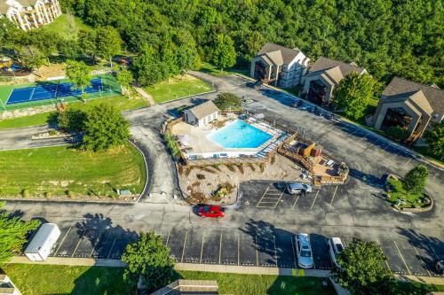an aerial view of a house with a swimming pool at Woodpecker Watchtower in Branson
