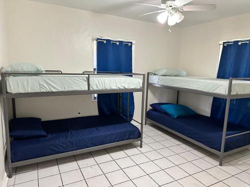 Postel nebo postele na pokoji v ubytování Hospedaje North Miami