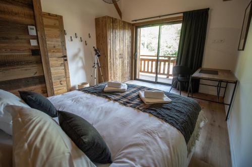 Ένα ή περισσότερα κρεβάτια σε δωμάτιο στο CHALET CALY - Les Gets - La Corderie