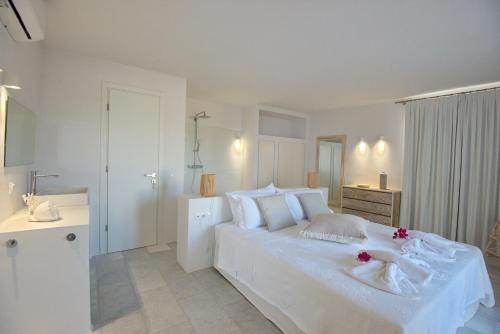 Anemone Villas hotelにあるベッド