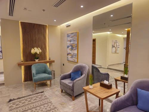 a waiting room with chairs and a table at فندق سي قل - Sea gull Hotel in Umm Lujj