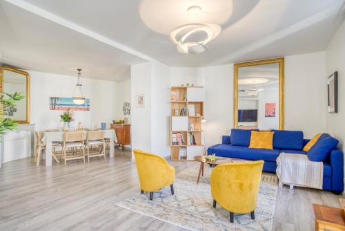 Sublime, modern, balconies, a/c, refurbished