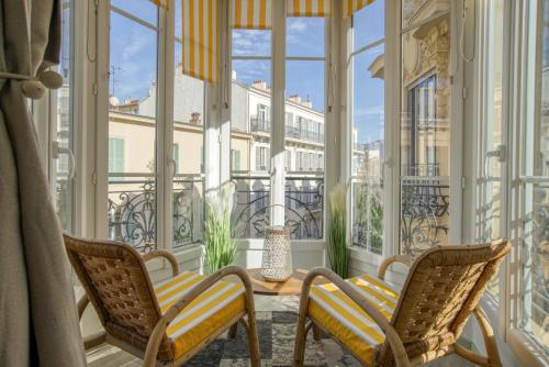 Sublime, modern, balconies, a/c, refurbished