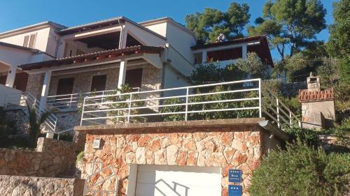 a house with a gate in front of it at Apartman Marina sa parkingom in Jelsa