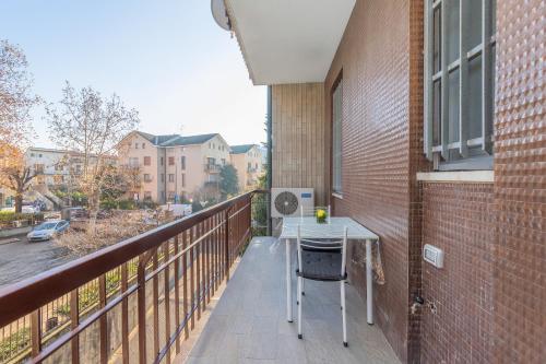 Free Private parking - 5 min to Metro - Access Control Guard - Quiet