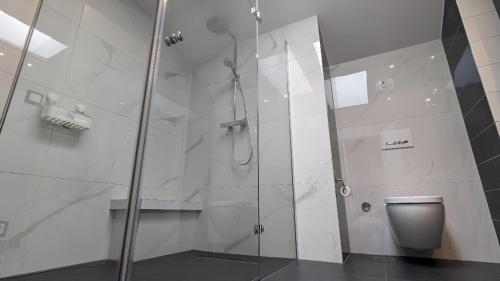 3 ROOMS - Zimmervermietung nähe Flughafen BER - gratis WLAN, Parken & Netflix photo 44
