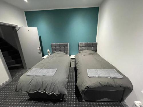 Säng eller sängar i ett rum på Luxurious En-suite Room 4