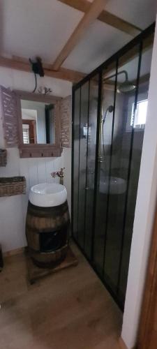 a bathroom with a tub and a toilet in a room at Les Milles Bottes et ses Roulottes in Encausse-les-Thermes