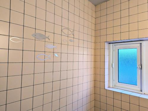 a bathroom with fish on the wall and a window at cheer house - Vacation STAY 59869v in Shikyū