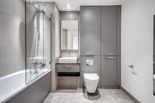 a bathroom with a toilet and a sink and a shower at Luxurious 2 Bedroom Central Flat in Leicester