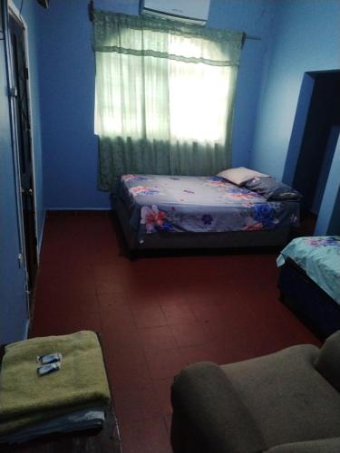 a small room with two beds and a window at Hotel 24 /7 in Comayagua