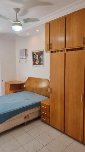 Ένα ή περισσότερα κρεβάτια σε δωμάτιο στο Amplo e Reformado espaço LAZER