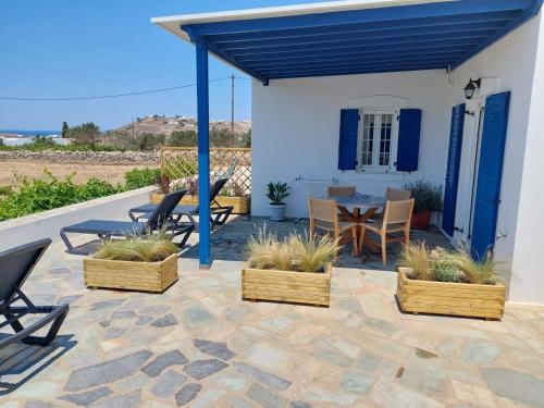 Gallery image of Villa Kalamies in Parikia