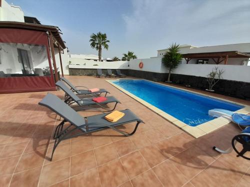 Dias Felices - heated pool