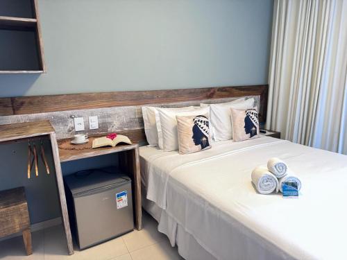 a bedroom with a bed and a desk with a bed sidx sidx sidx at Terra Bella Pousada in Morro de São Paulo