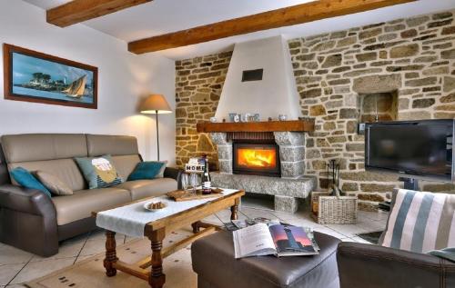 Photo de la galerie de l'établissement Maison sur jardin clos au calme à la campagne et proche des plages, à Mahalon