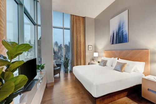 Ein Bett oder Betten in einem Zimmer der Unterkunft Ink 48 Hotel
