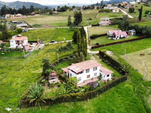 Landskap semula jadi dekat dengan rumah percutian