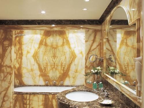 a bathroom with a sink and a tub at Versilia Golf Resort in Forte dei Marmi