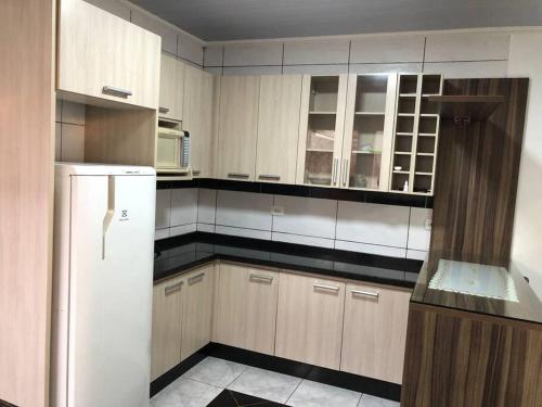 Kuchyň nebo kuchyňský kout v ubytování Casa com AR COND. em todos os comodos mobiliada