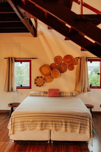 a bedroom with a bed in a room with windows at Vila Ypáwa 150 m centro 30 m praia lago verde in Alter do Chao