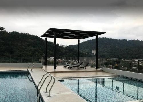 a swimming pool with a pavilion on top of a building at Nadayu Studio 舒适环境民宿大阳台适合举办生日会 in Kuala Lumpur