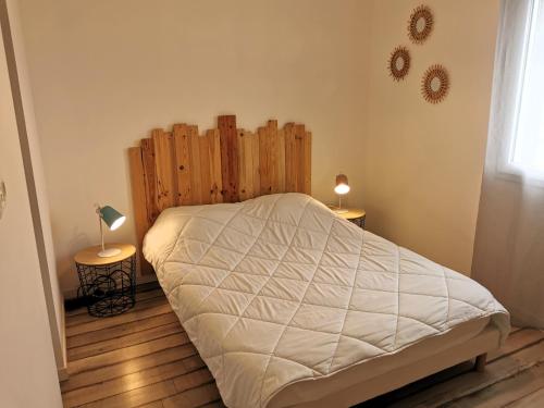 Postel nebo postele na pokoji v ubytování L Alize Melia 250m de la plage