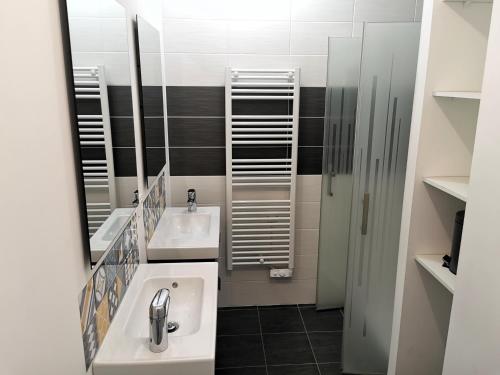 Koupelna v ubytování L Alize Melia 250m de la plage