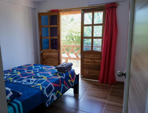 Giường trong phòng chung tại Cabañas en San Antero Bambumar2