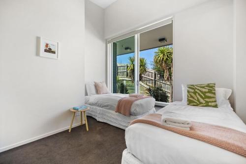 a bedroom with two beds and a window at Sanctuary on Kent in Queenstown