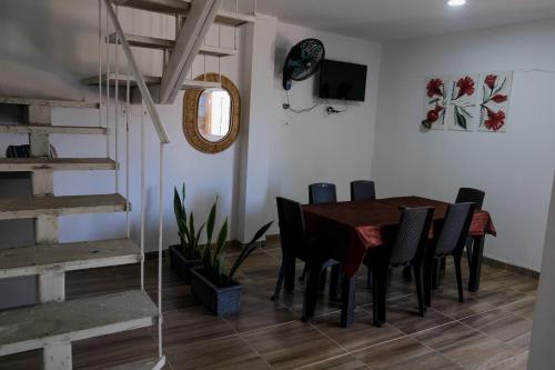 Μια τηλεόραση ή/και κέντρο ψυχαγωγίας στο Cabañas en San Antero Bambumar3