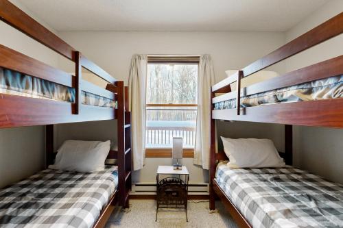 Двухъярусная кровать или двухъярусные кровати в номере Hidden Haven