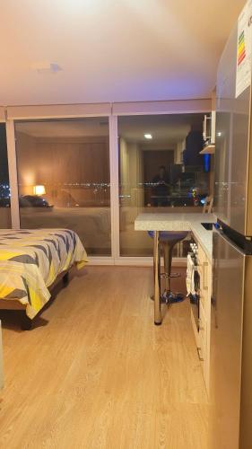 a bedroom with a bed and a desk in a room at dpto x día chillan 1411 in Chillán