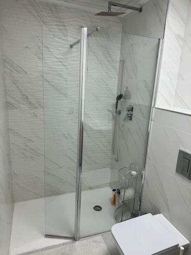 a shower with a glass door in a bathroom at Villa Moderna con Piscina in Daya Vieja