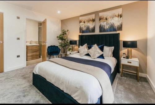 a bedroom with a large bed and a bathroom at Atlantic Suite - Wyndale Living - BHam JQ Lux 2 BR in Birmingham