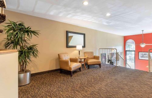a waiting room with two chairs and a table at Extended Stay America Suites - Lexington - Tates Creek in Lexington