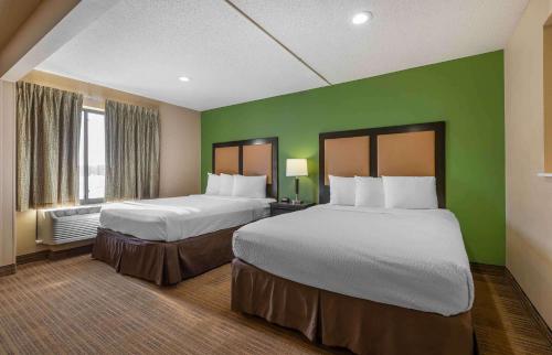 Letto o letti in una camera di Extended Stay America Select Suites - South Bend - Mishawaka - South
