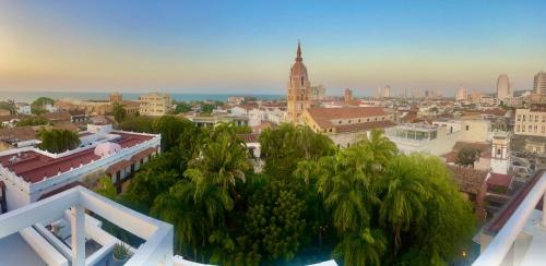 a view of a city with buildings and palm trees at Bello apartamento corazón de Cartagena colonial in Cartagena de Indias