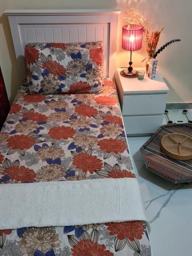 Un pat sau paturi într-o cameră la Cozy Corner 2024