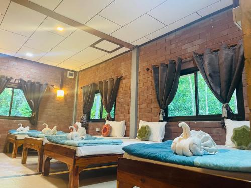 Imagen de la galería de Khaosok Monkeys & River Camps, en Khao Sok