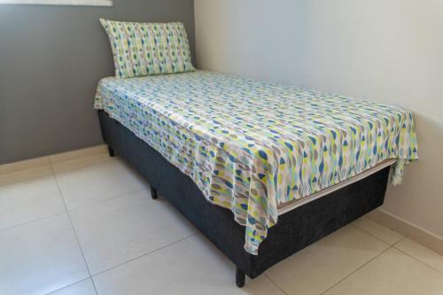 Giường trong phòng chung tại Apartamento privativo Pindamonhangaba-SP