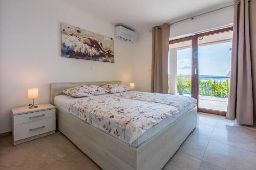 Apartments with parking space Crikvenica - 22295