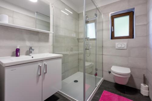 Apartments with parking space Crikvenica - 22295