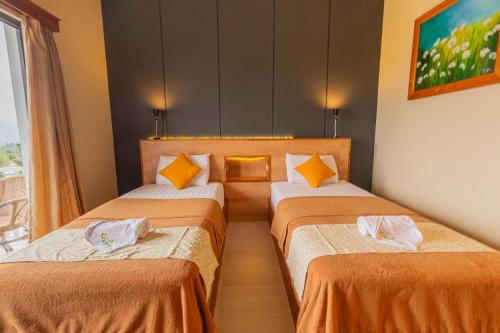 Ένα ή περισσότερα κρεβάτια σε δωμάτιο στο Hotel Griya Katarina