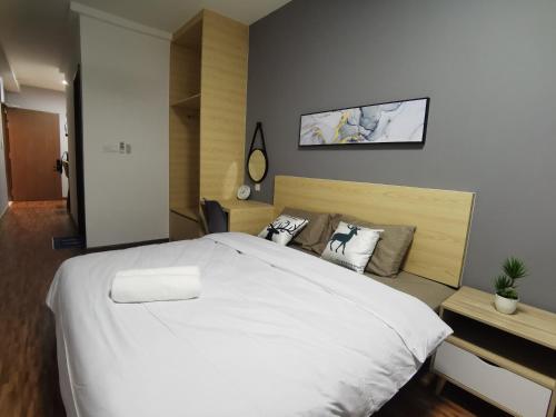 a bedroom with a large white bed in a room at K AVENUE B09 STUDIO king BED in Donggongon