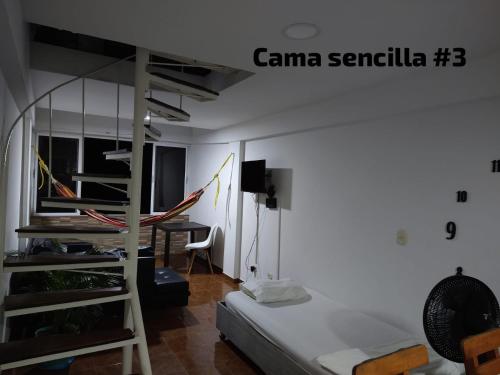 a bedroom with a bunk bed and a desk at Encanto en Cartagena, aparatamento Duplex con vista al mar in Cartagena de Indias