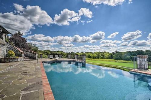 an image of a swimming pool in a backyard at Manor on the 7th in Gettysburg