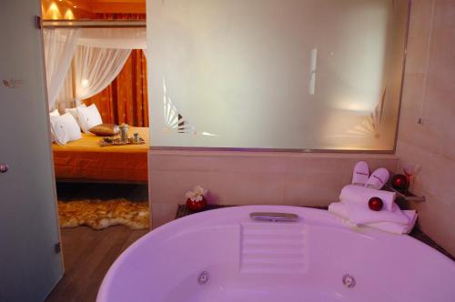 Kúpeľňa v ubytovaní Olympic Fashion Hotels